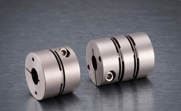 Comment les accouplements d&rsquo;arbres de moteur en acier inoxydable am&eacute;liorent la pr&eacute;cision de la transmission industrielle